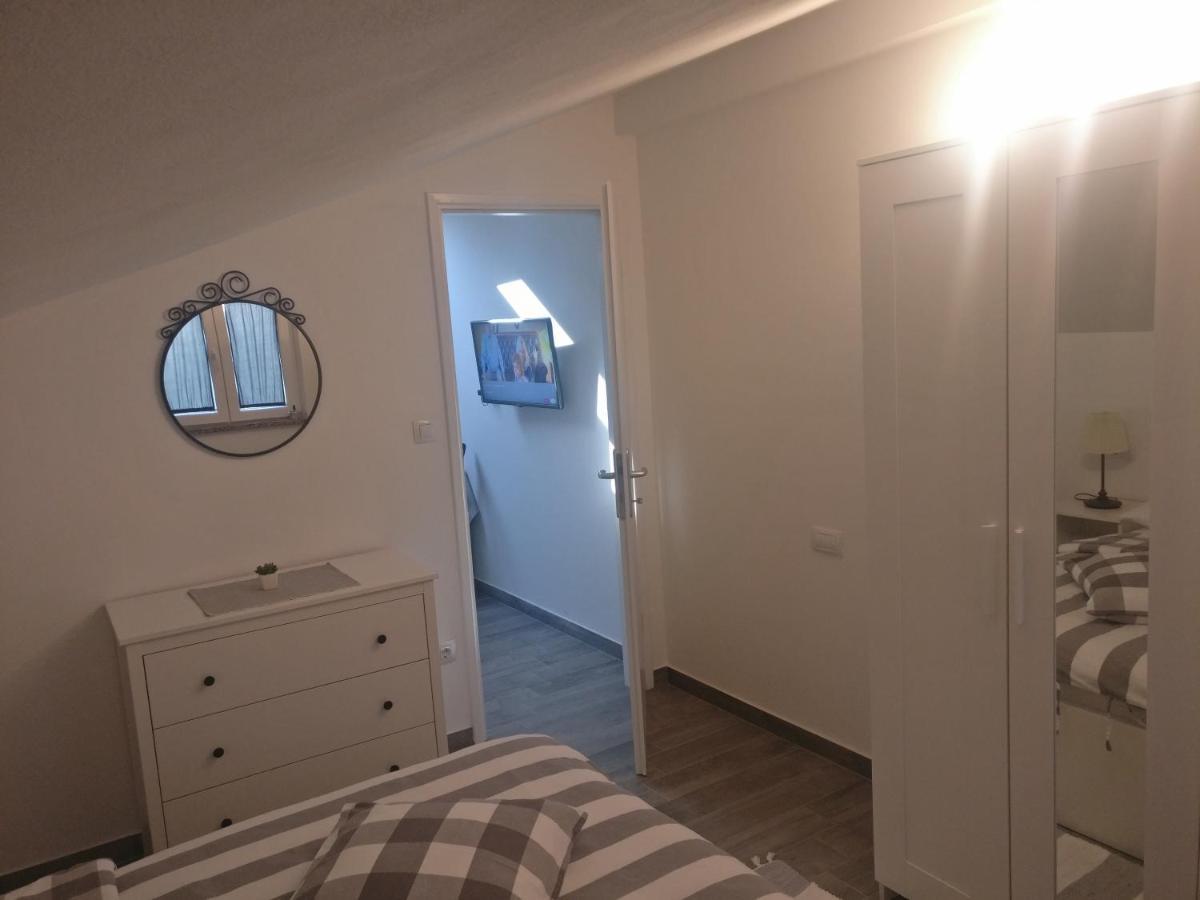Apartmani Popovic Πόρετς Εξωτερικό φωτογραφία