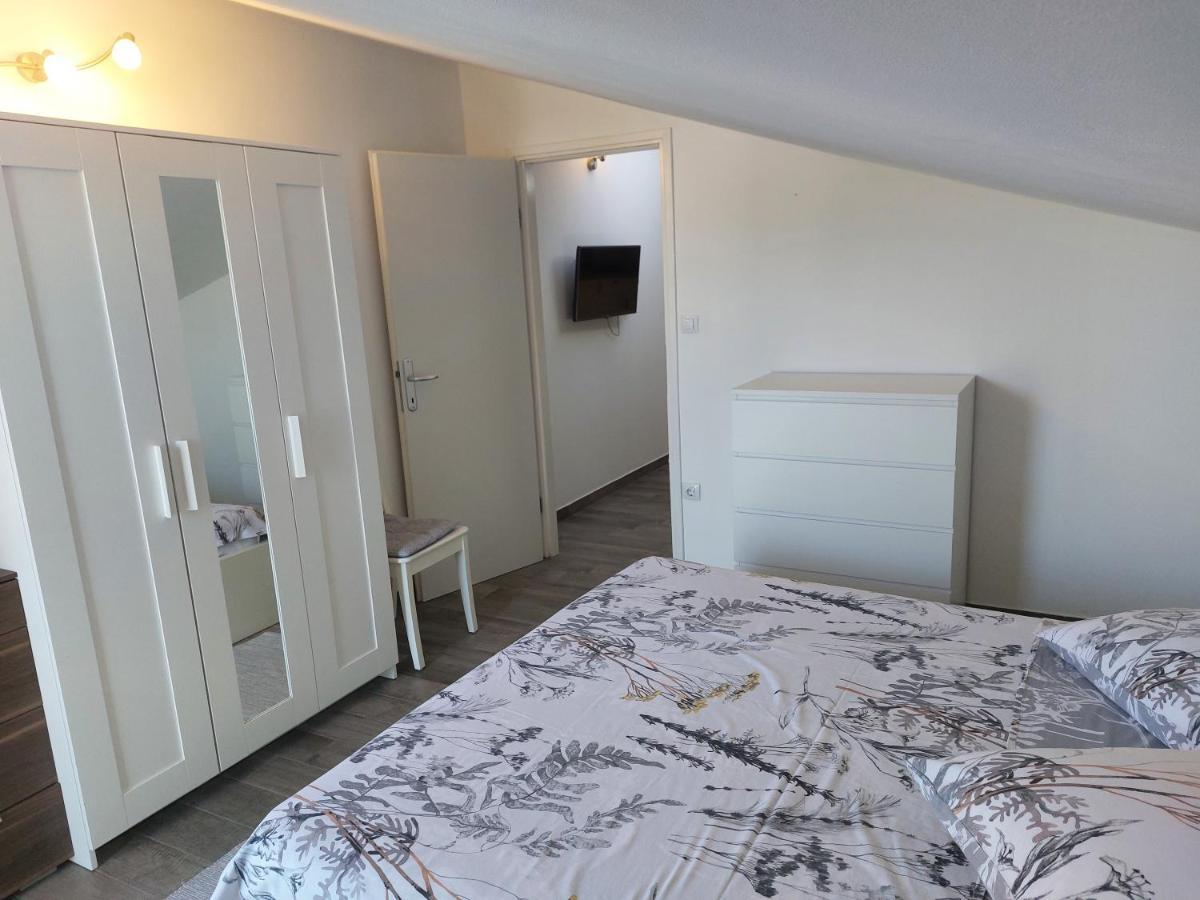 Apartmani Popovic Πόρετς Εξωτερικό φωτογραφία
