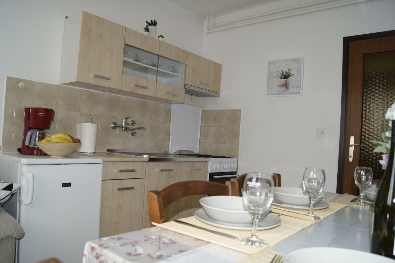 Apartmani Popovic Πόρετς Εξωτερικό φωτογραφία